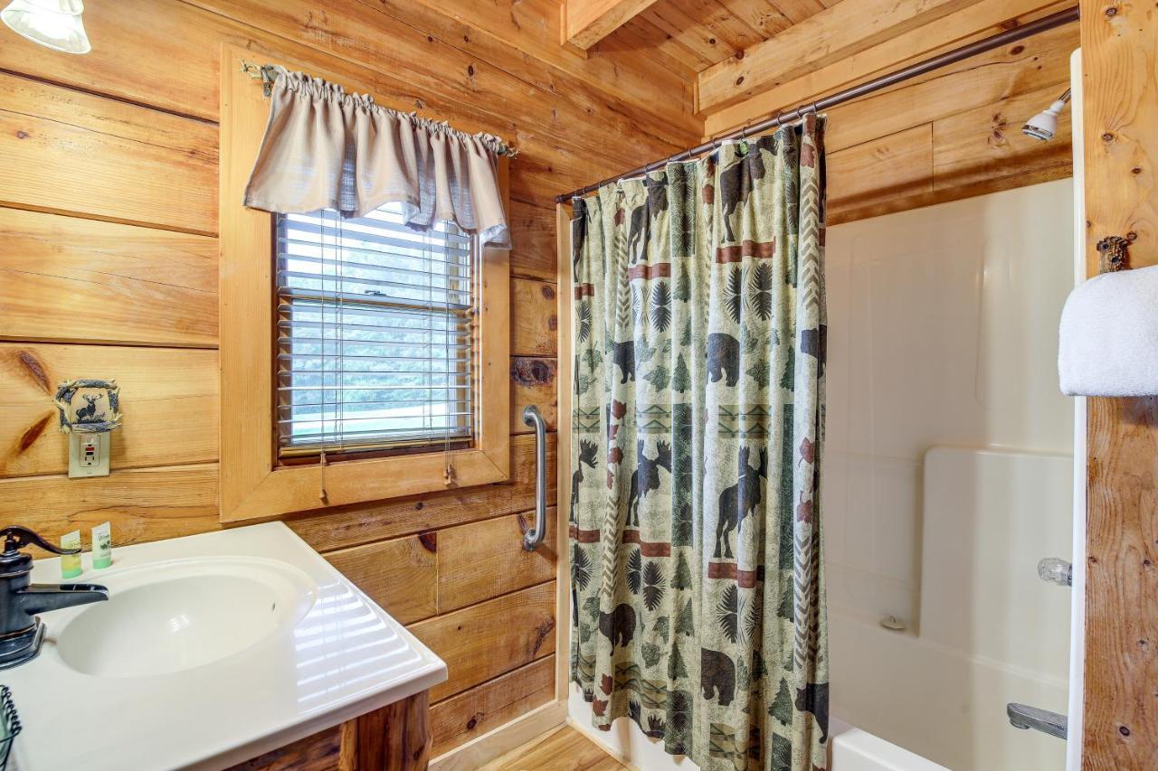Sevierville Cabin With Wraparound Deck And Lake Access Εξωτερικό φωτογραφία